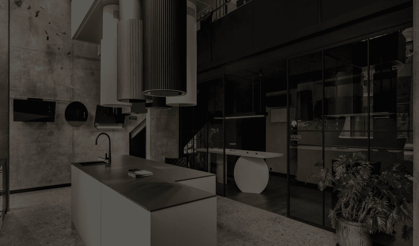 Nowoczesny showroom z okapami kuchennymi Ciarko