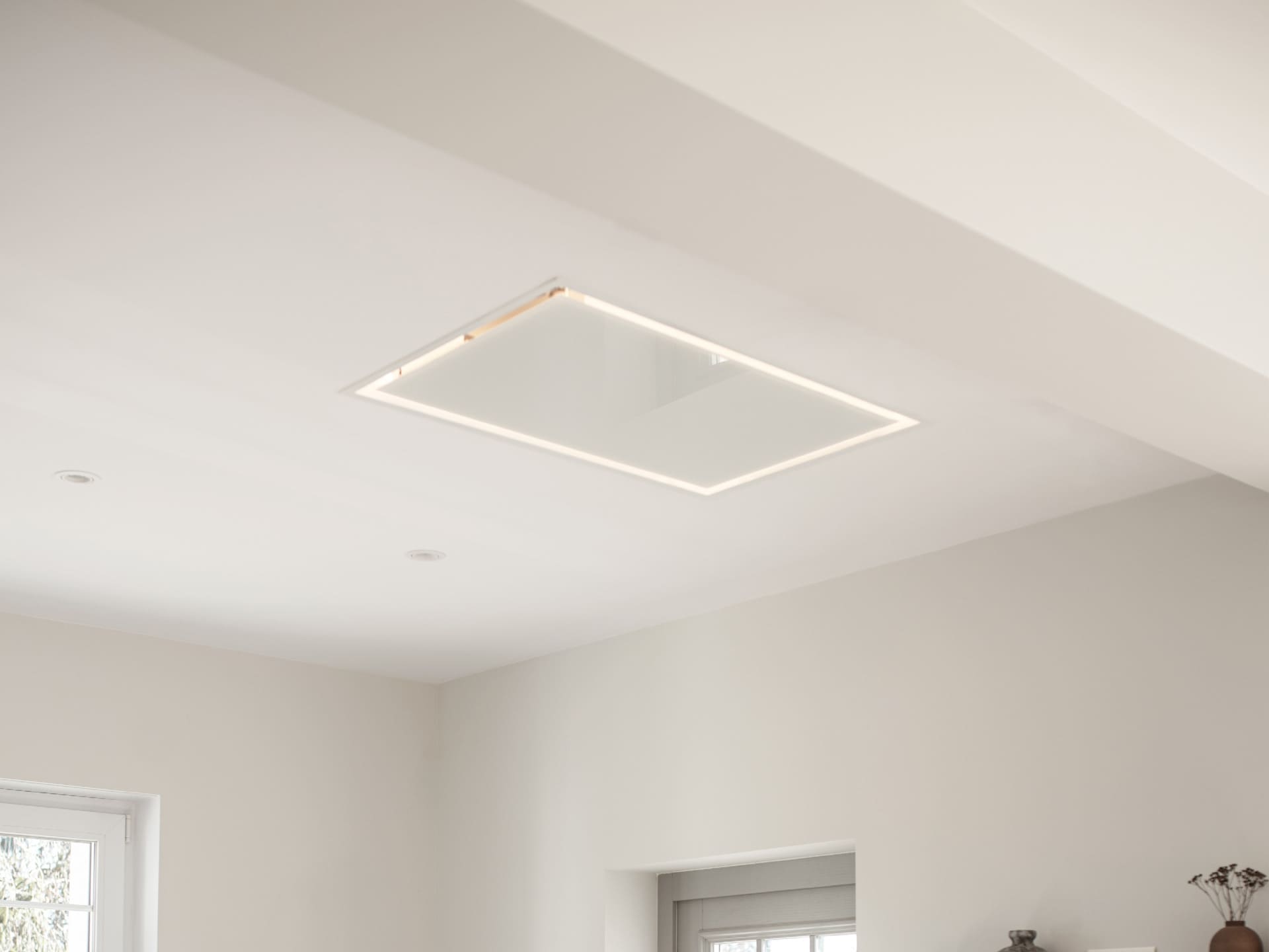 Nowoczesny sufit z wbudowanym oświetleniem LED